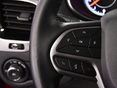 Used 2019 Jeep Cherokee Limited image 18