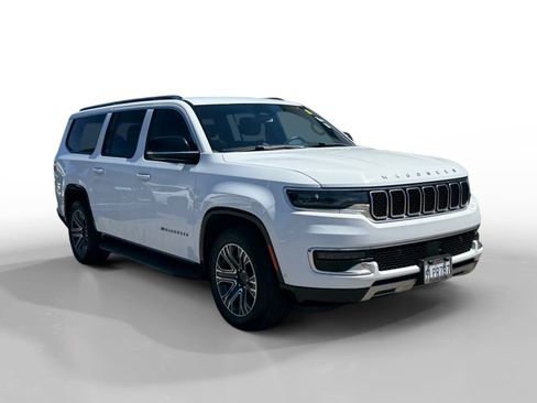 Used 2024 Jeep Wagoneer L Series II RWD image 7