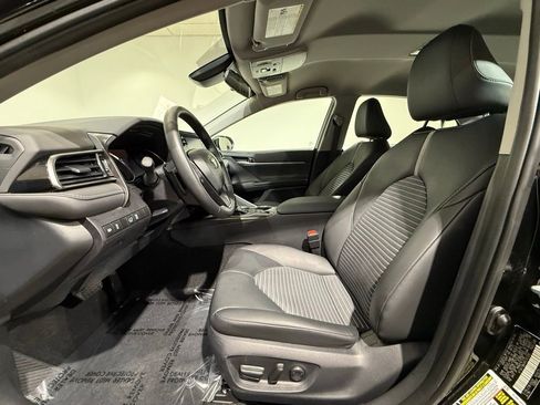 Certified 2023 Toyota Camry SE w/ Blackout Package (TMS) image 12