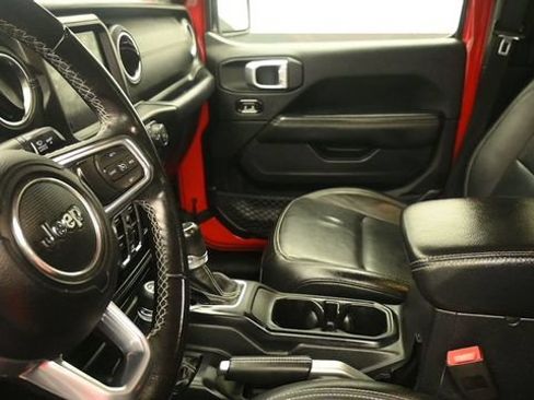 Used 2020 Jeep Gladiator Overland AWD/4WD image 25