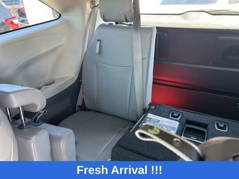 Used 2024 Toyota Sienna XLE FWD image 17