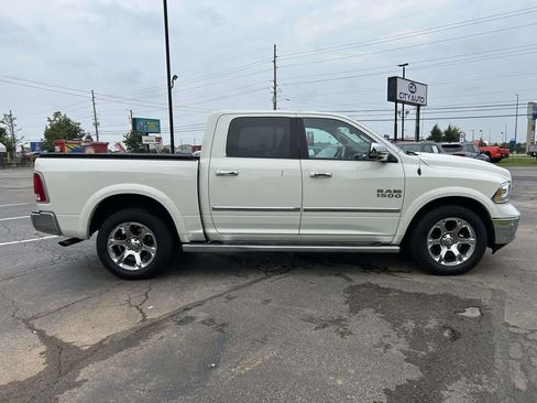 Used 2017 RAM 1500 Laramie w/ Convenience Group AWD/4WD image 2