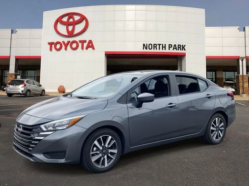 Used 2025 Nissan Versa SV FWD image 1