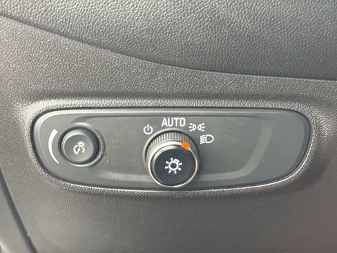 Used 2023 Chevrolet Equinox RS w/ RS Leather Package FWD image 23