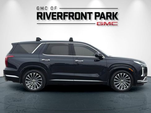 Used 2024 Hyundai Palisade Calligraphy image 2