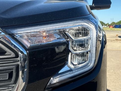 Used 2023 GMC Terrain SLE w/ Driver Convenience Package FWD image 11