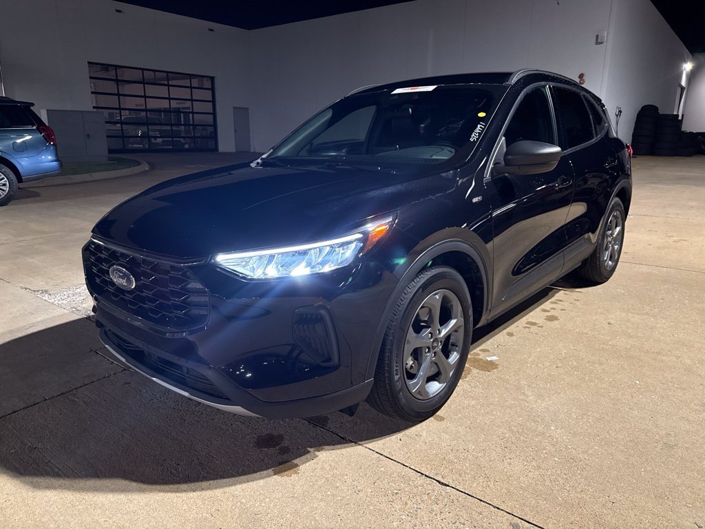 Used 2025 Ford Escape ST-Line FWD image 3