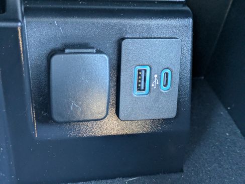 Used 2023 Ford Explorer XLT w/ Equipment Group 202A AWD/4WD image 29