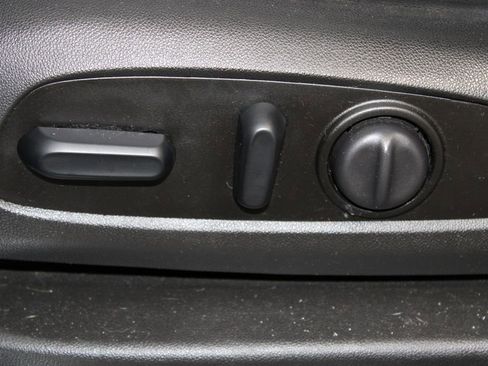 Used 2020 Chevrolet Equinox Premier image 16