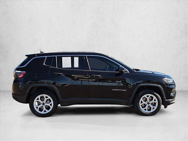Used 2025 Jeep Compass Sport AWD/4WD image 4