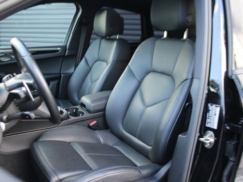 Used 2025 Porsche Macan image 5