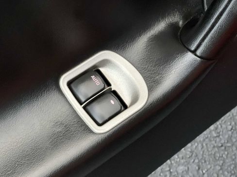 Used 2008 Pontiac Solstice GXP w/ Premium Package image 12