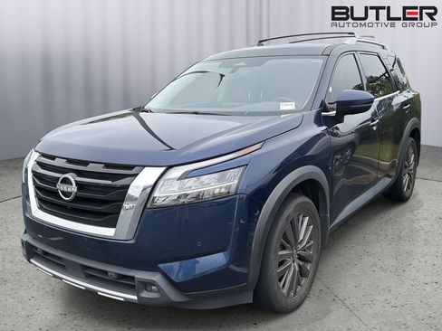 Used 2024 Nissan Pathfinder SL w/ SL Premium Package FWD image 1