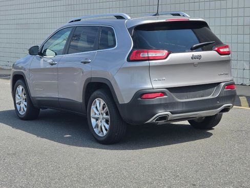 Used 2017 Jeep Cherokee Limited AWD/4WD image 6