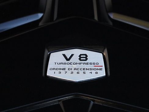 Used 2019 Lamborghini Urus image 11