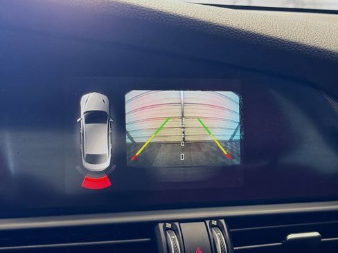 Used 2018 Alfa Romeo Giulia image 17