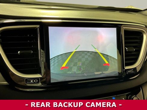 Used 2025 Chrysler Pacifica Select FWD image 14