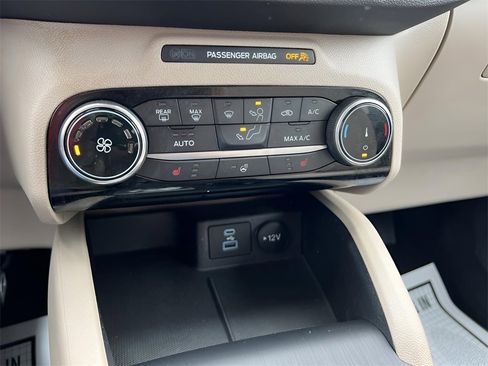 Used 2022 Ford Escape SE w/ Cold Weather Package image 15
