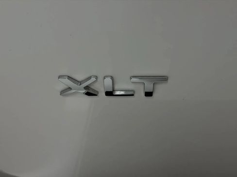 Used 2016 Ford Expedition XLT w/ Equipment Group 202A RWD image 8