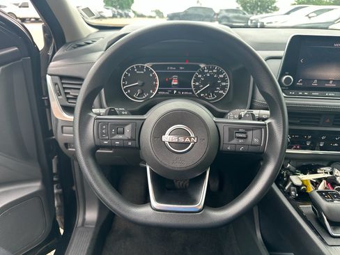 Used 2024 Nissan Rogue S AWD/4WD image 17