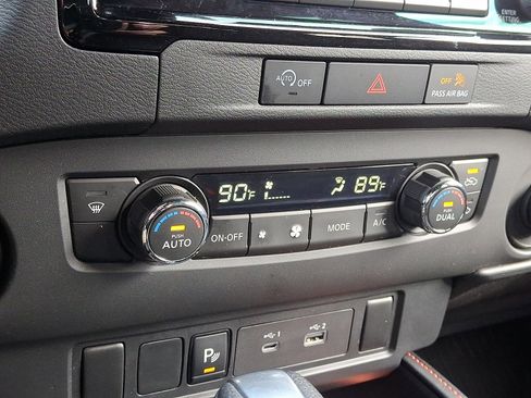 Used 2024 Nissan Frontier PRO-4X w/ Technology Package image 14