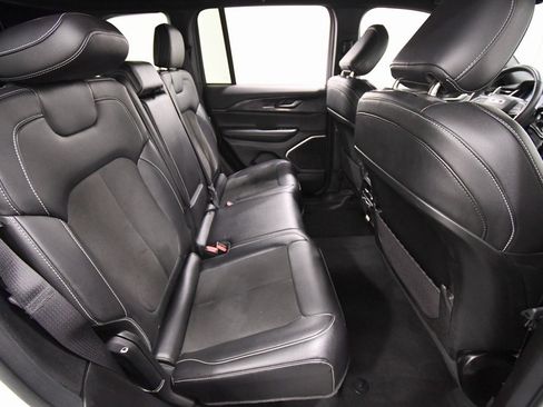 Used 2022 Jeep Grand Cherokee Altitude image 17