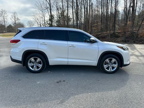 Used 2017 Toyota Highlander Limited image 2