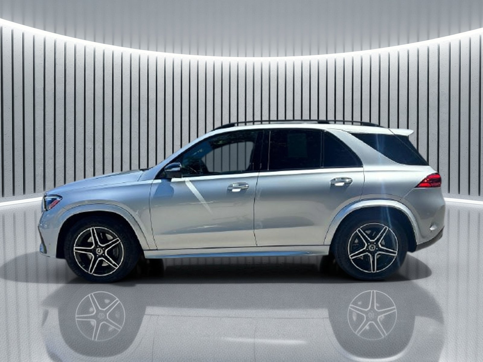 Certified 2025 Mercedes-Benz GLE 350 4MATIC image 2
