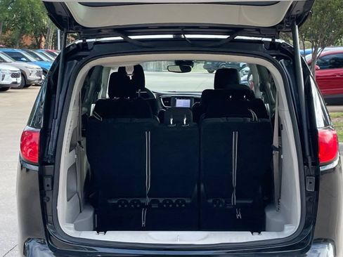 Used 2023 Chrysler Voyager LX FWD image 24