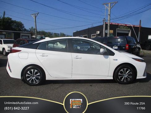 Used 2021 Toyota Prius Prime LE FWD image 5