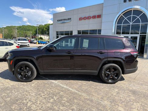 Used 2023 Jeep Grand Cherokee L Limited w/ Black Appearance Package AWD/4WD image 5