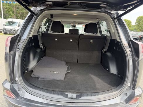 Used 2018 Toyota RAV4 XLE FWD image 16
