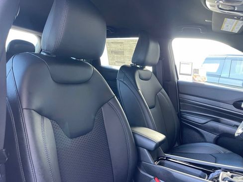 New 2026 Jeep Compass Latitude AWD/4WD image 13