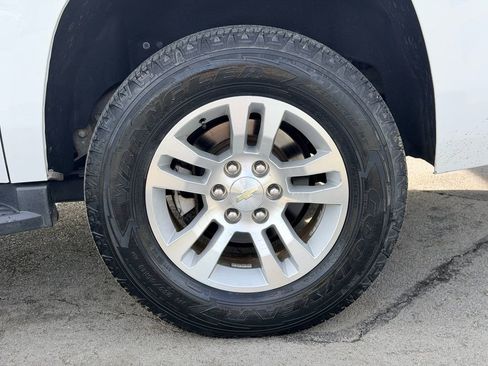 Used 2018 Chevrolet Suburban LT RWD image 30