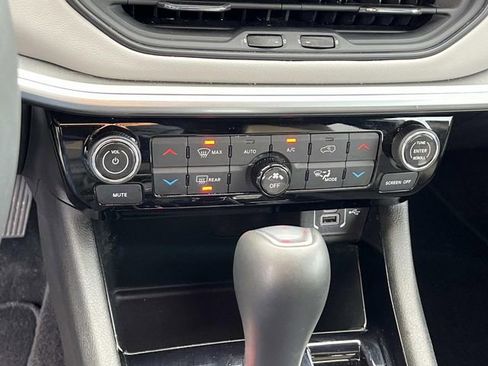 Used 2025 Jeep Compass Limited image 29