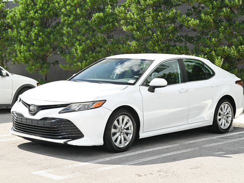 Used 2019 Toyota Camry LE image 1