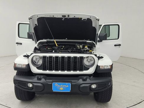 Used 2025 Jeep Gladiator Sport AWD/4WD image 9