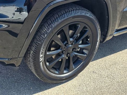 Used 2020 Jeep Grand Cherokee Altitude AWD/4WD image 11