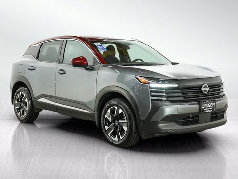 Used 2025 Nissan Kicks SV AWD/4WD image 7
