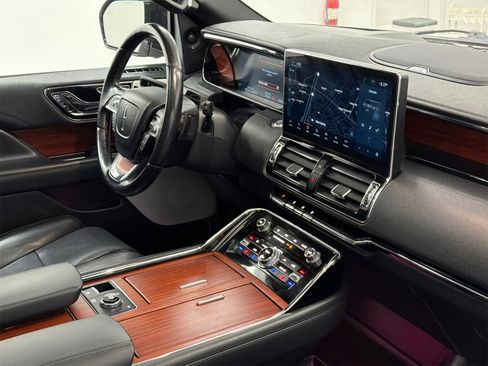 Used 2022 Lincoln Navigator L Reserve w/ Equipment Group 201A image 12