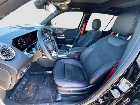 Used 2025 Mercedes-Benz GLB 35 AMG 4MATIC image 18