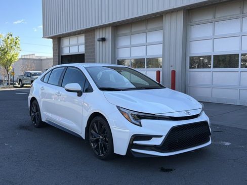 Used 2023 Toyota Corolla SE w/ Carpet Mat Package (TMS) image 3