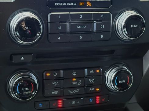 Used 2018 Ford F150 Lariat w/ Equipment Group 502A Luxury image 23