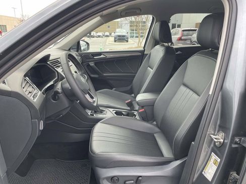 Used 2023 Volkswagen Tiguan SE image 8