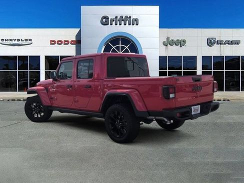 Used 2025 Jeep Gladiator Sport AWD/4WD image 9