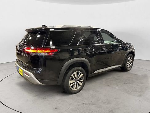 Used 2025 Nissan Pathfinder SL AWD/4WD image 5