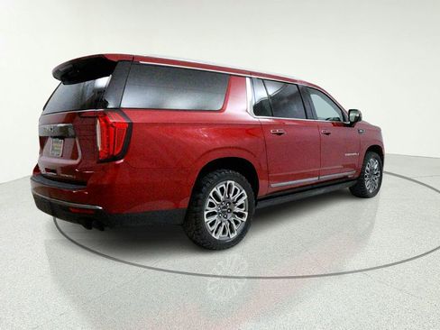 Used 2023 GMC Yukon XL Denali Ultimate AWD/4WD image 8