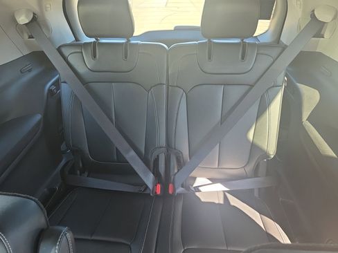 Used 2023 Jeep Grand Cherokee L Limited AWD/4WD image 12