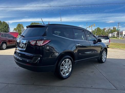 Used 2015 Chevrolet Traverse LT w/ Style and Technology Package image 2