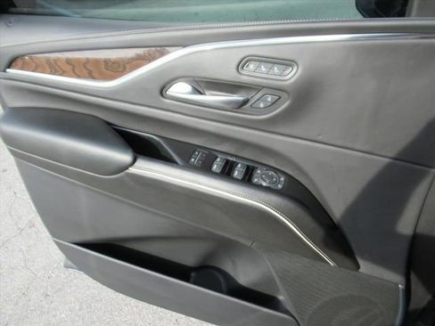 Used 2021 Cadillac Escalade Sport Platinum w/ LPO, ONYX Package image 28